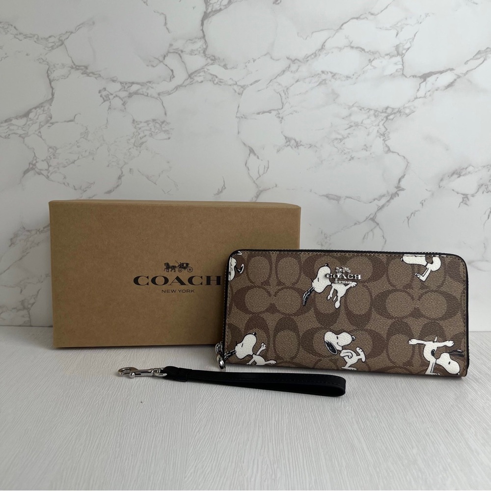 Coach x Peanuts Snoopy Wristlet Wallet